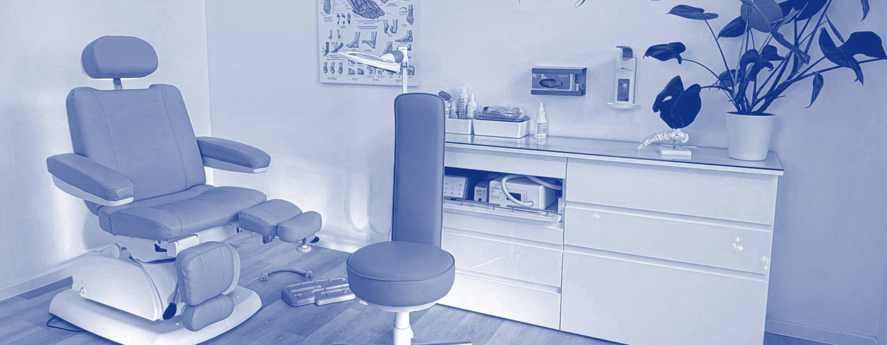 Füße auf dem Bett
